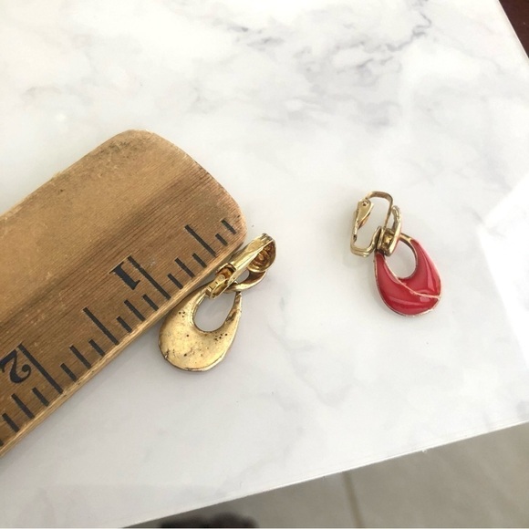 Vintage Clip On Earrings - Picture 3 of 3